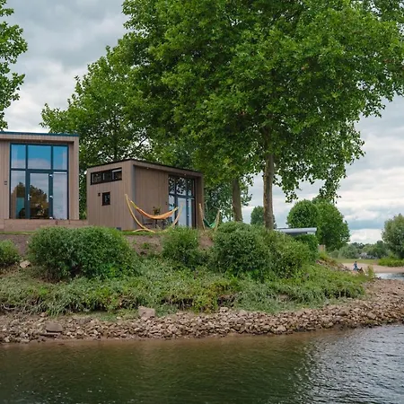 Tiny River House Chalet Maurik