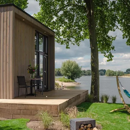 Chalet Tiny River House Maurik